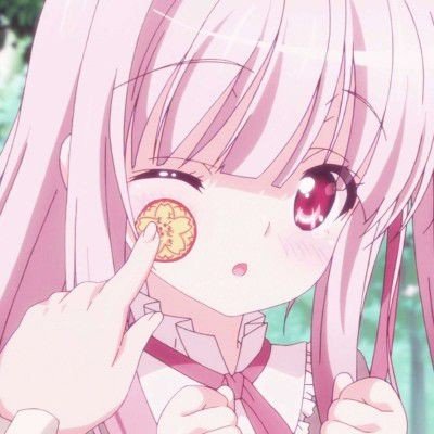 美女COS《巫师3》叶奈法惊艳绝伦 白嫩香肩紫眸勾人